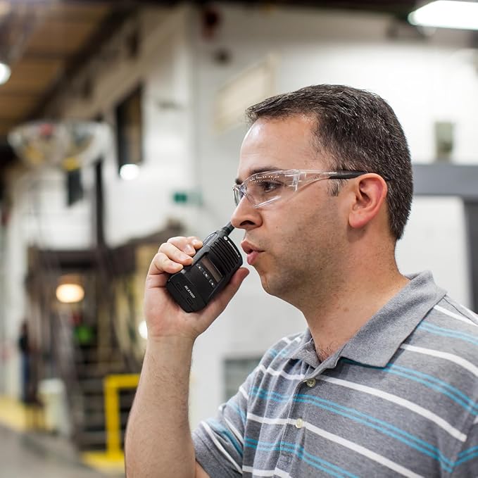 Motorola Solutions RMU2080D Two-Way Radio Digital Display 8 Channels UHF 450-470MHz