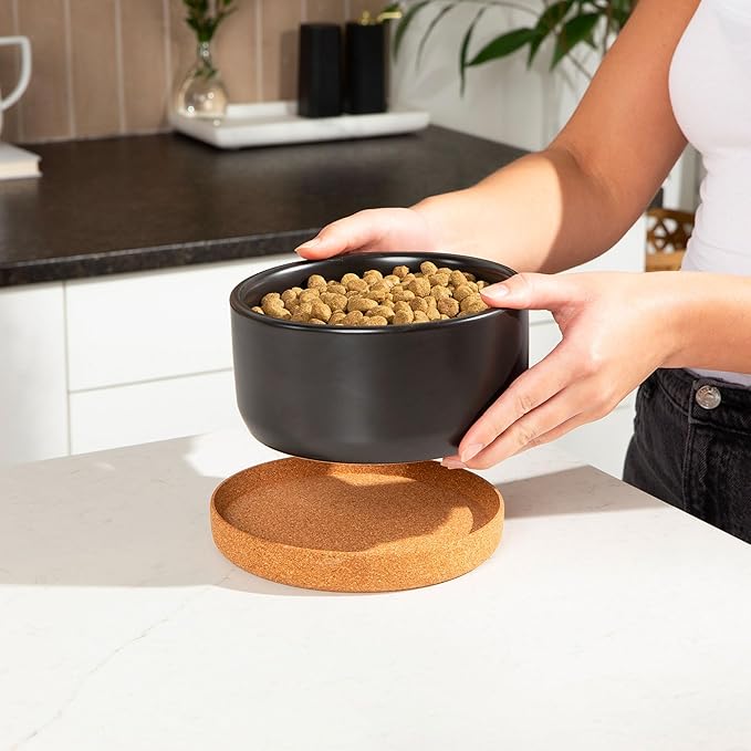 Waggo Corky Bowl – 4 Cup Non-Slip Pet Food and Water Ceramic Dish with Removable Cork Base – Dishwasher & Microwave Safe (Buttercream)