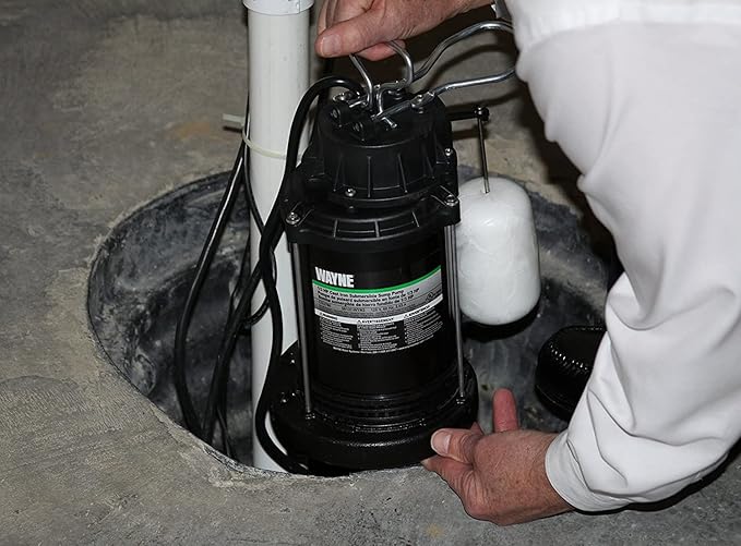 WAYNE CDU800-1/2 HP Submersible Cast Iron and Stainless Steel Sump Pump with Integrated Vertical Float Switch - 5,100 Gallons Per Hour - Heavy Duty Basement Sump Pump
