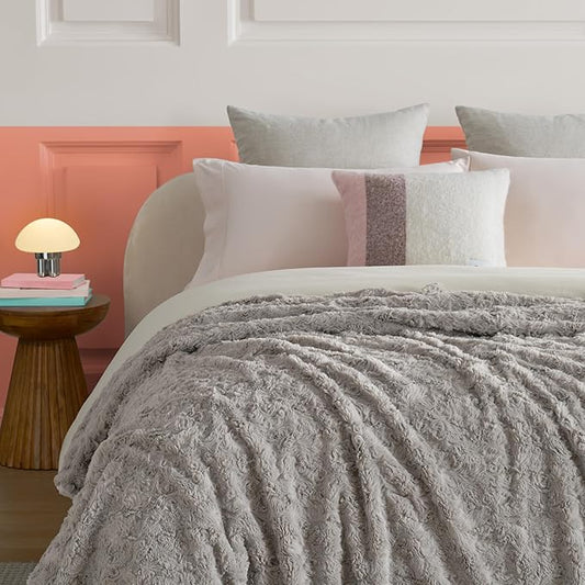 UGG Faux Fur King Size Blanket, Double-Sided Warm Cozy Blanket, Extra Large Throw for Sofa, Bedding for California King Size Bed, Cute Room Decor, 110" x 90", Seal Grey (Adalee)