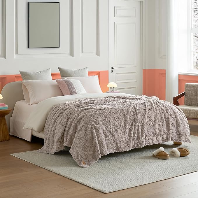 UGG Faux Fur King Blanket for Bed, Double-Sided Soft Blanket, Warm Large Throw for Couch, Washable California King Bedding, Luxury Bedroom Decor, 110" x 90", Oyster Brown (Adalee)